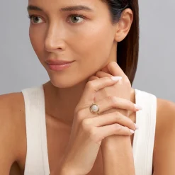 Hot 18K Gold Circle Diamond Ring Diamonds