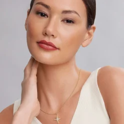 Outlet 18K Gold Delicate Diamond Pendant Necklace Diamonds