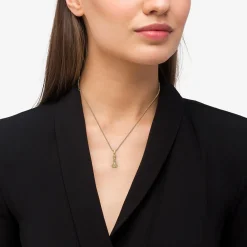 Discount 18K Gold Queen Pendant Necklace Gold